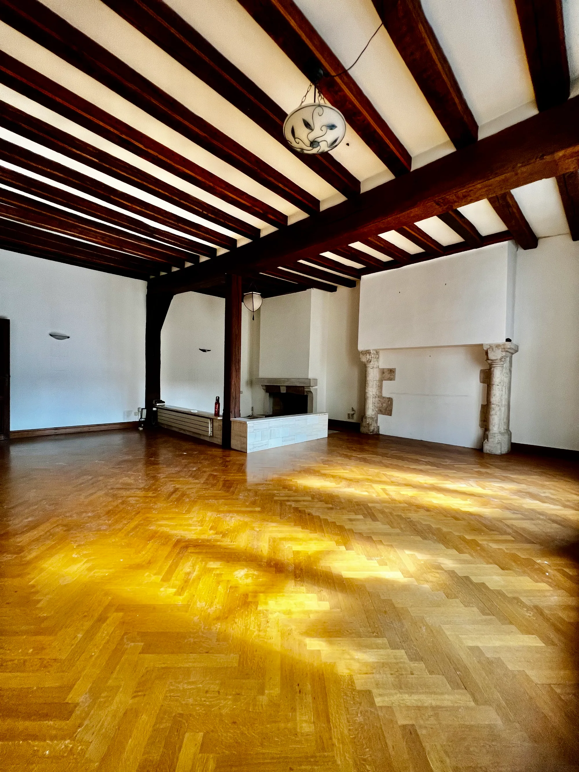 Séjour rénové de l’appartement Brunneval