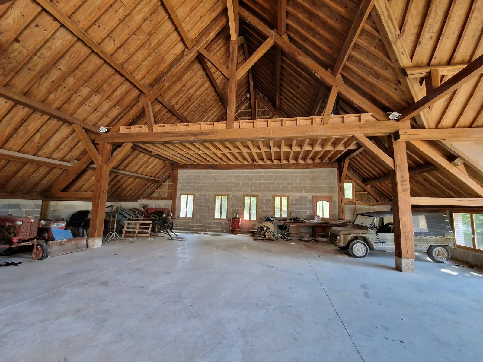 Volume intérieur sous la charpente apparente